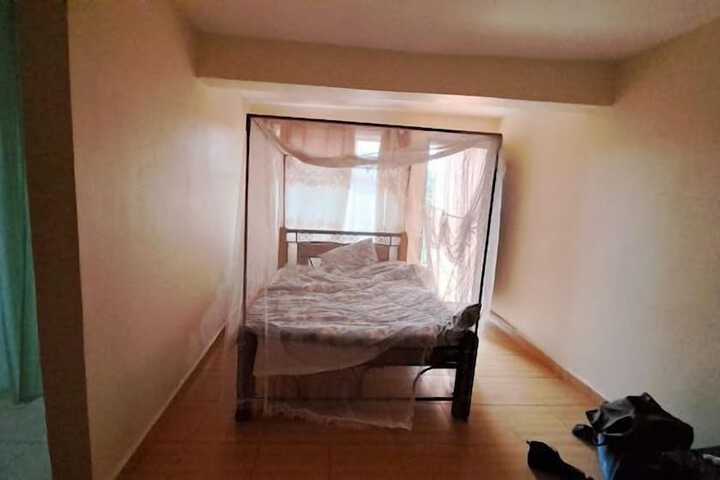 Room 3 of 20
