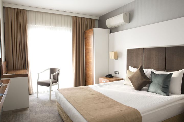 Room 8 of 18