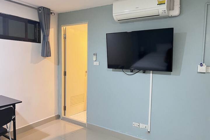 Room 10 of 29