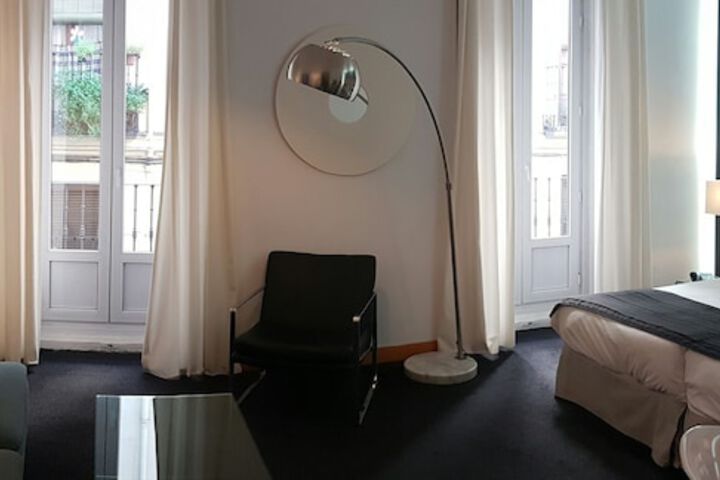 Room 4 of 32