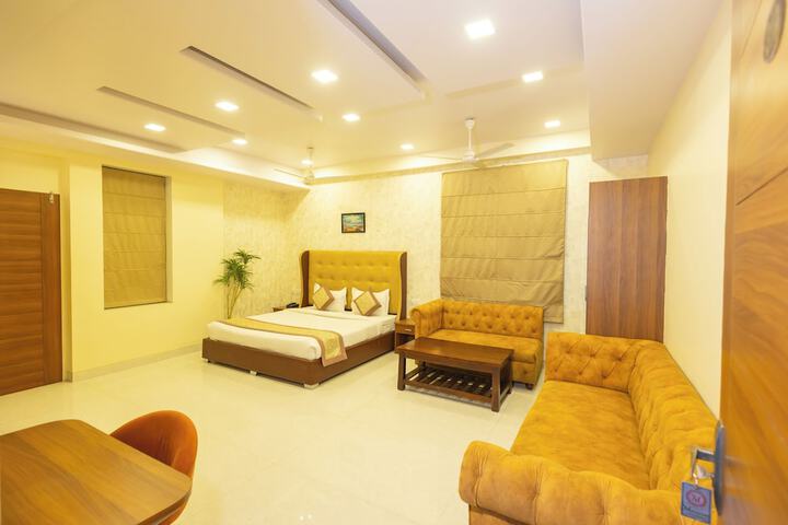 Room 12 of 20