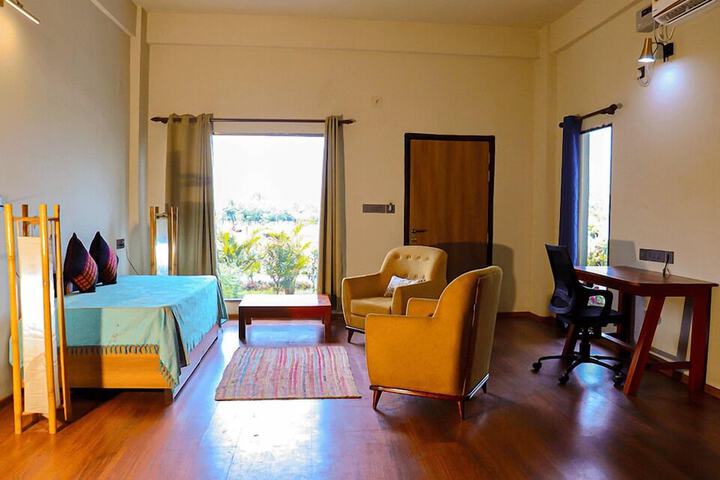 Room 4 of 15