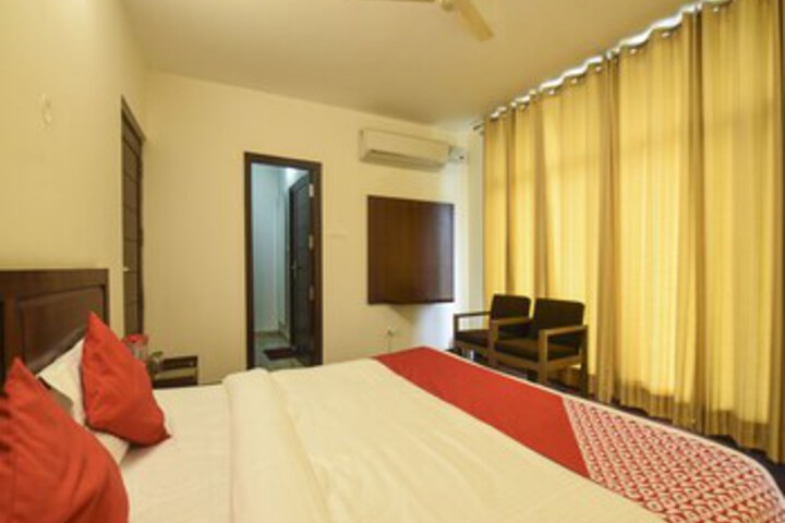 Room 9 of 25