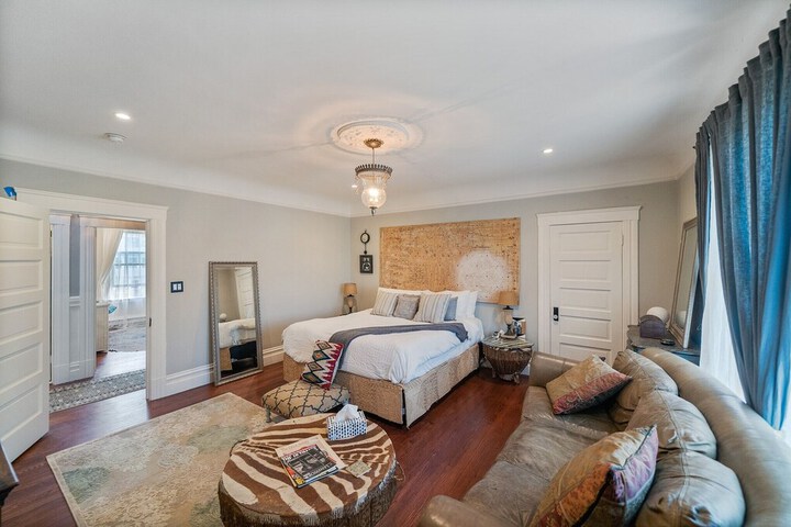 Room 10 of 48