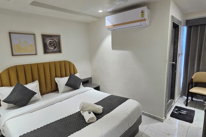 Room 13 of 23