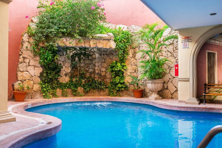 Pool Hotel
