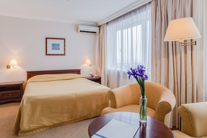 Room 15 of 48