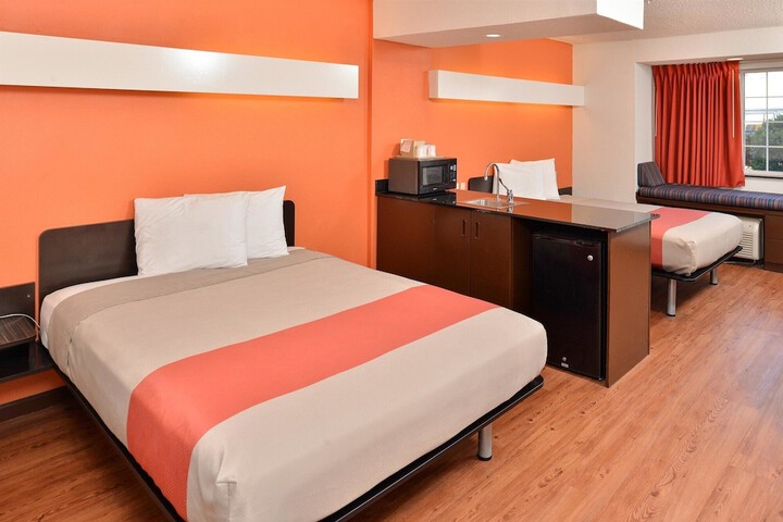 Room 16 of 27