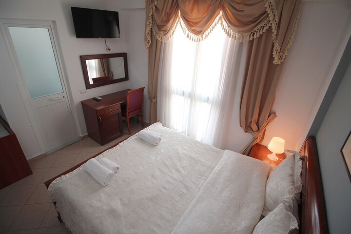 Room 21 of 177