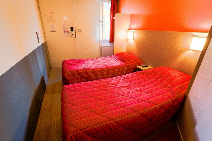 Room 8 of 42