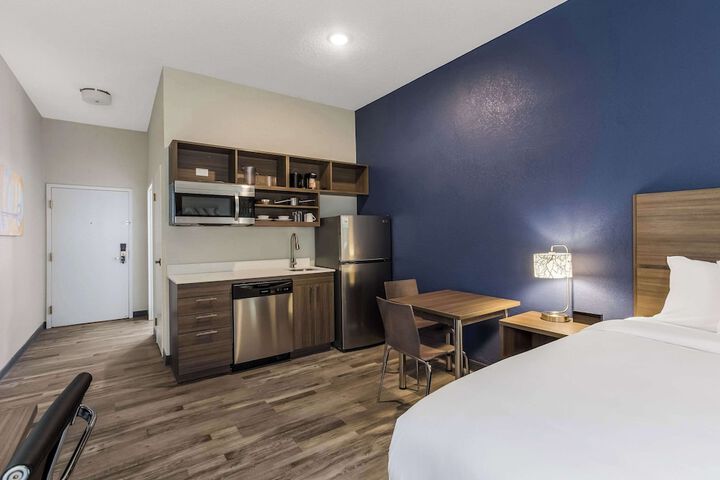 1 Queen Bed Efficiency Suite (11 of 19)