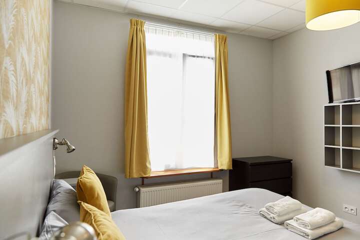 Room 6 of 14