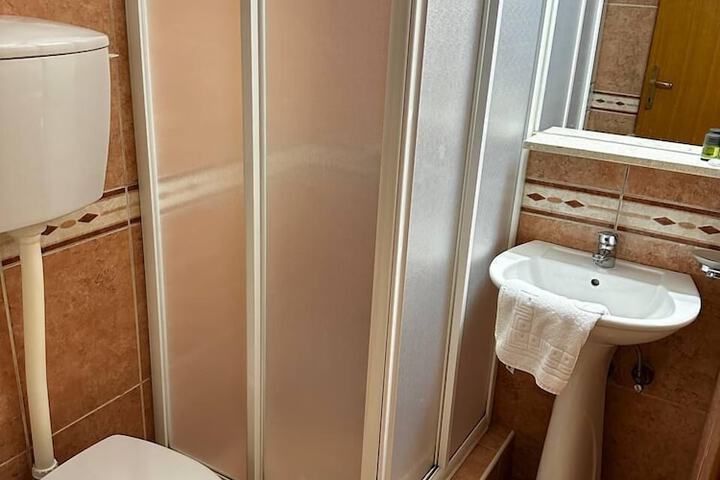 Room 5 of 15