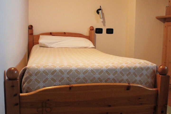 Room 9 of 79