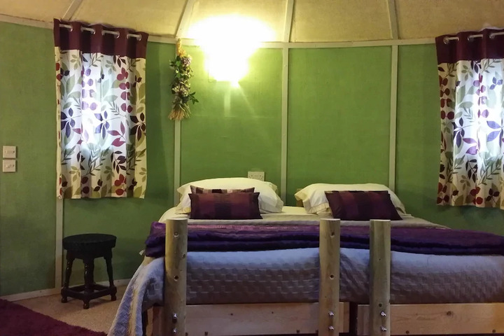 Room 6 of 10