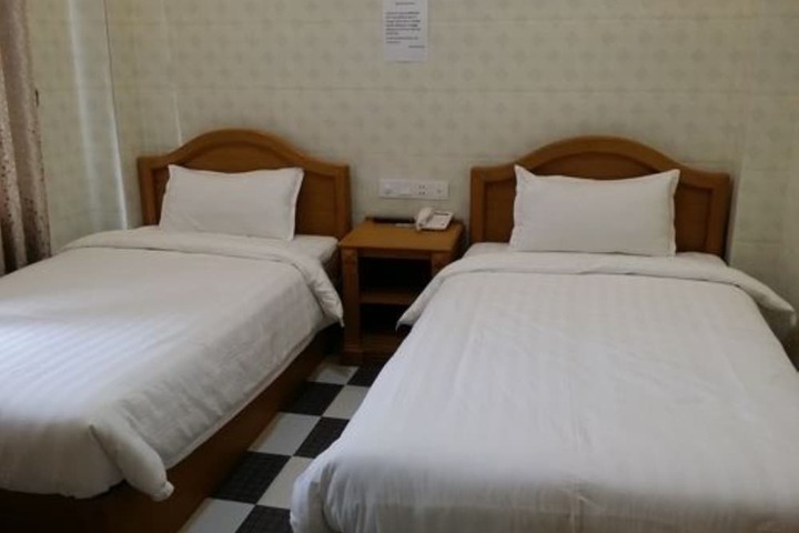 Room 6 of 18