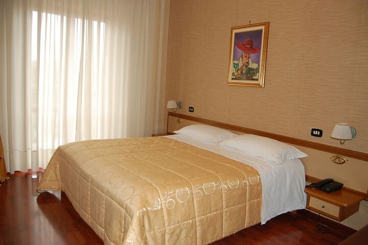 Room 27 of 87