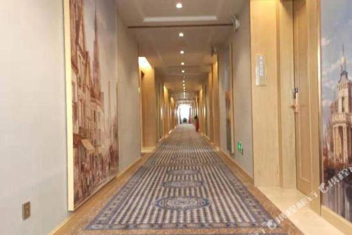 Vienna Hotel  (Guangzhou Baiyun Airport Jiahe Wanggang Metro Station Qinghu)