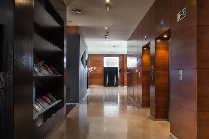 Entrance & Lobby