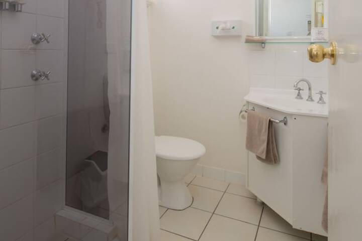 Room 2 of 20