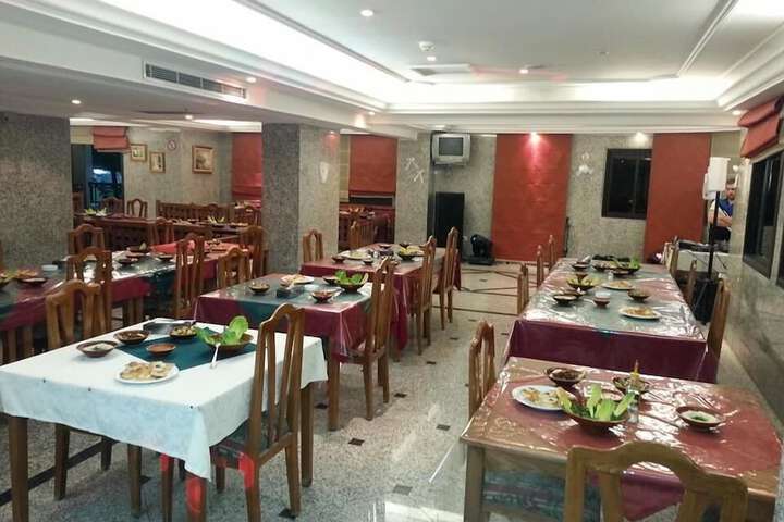 Dining 11 of 13