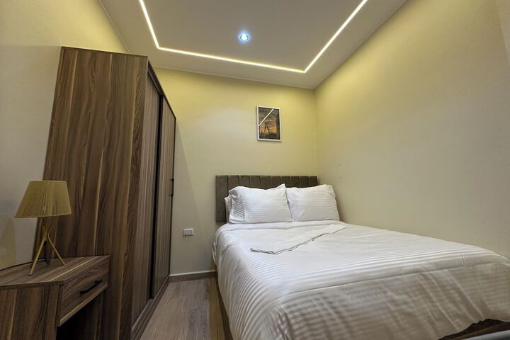 Room 5 of 109