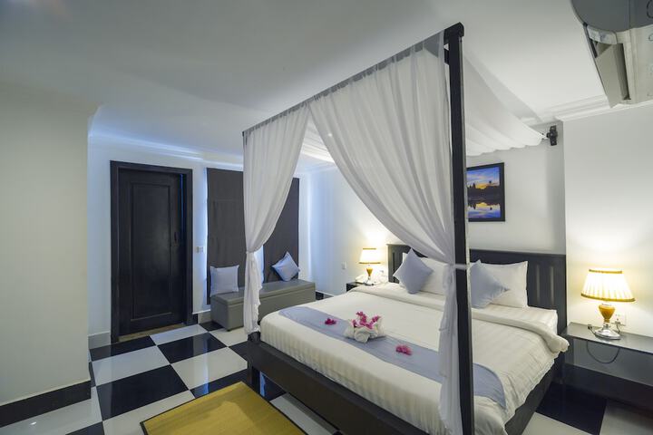 Room 25 of 47