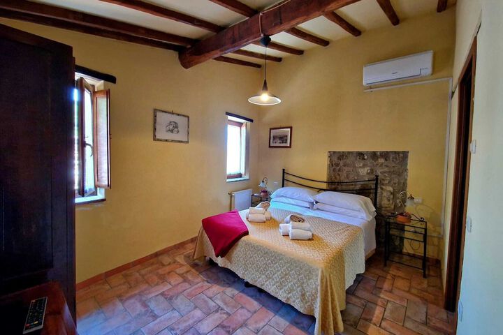 Room 4 of 18