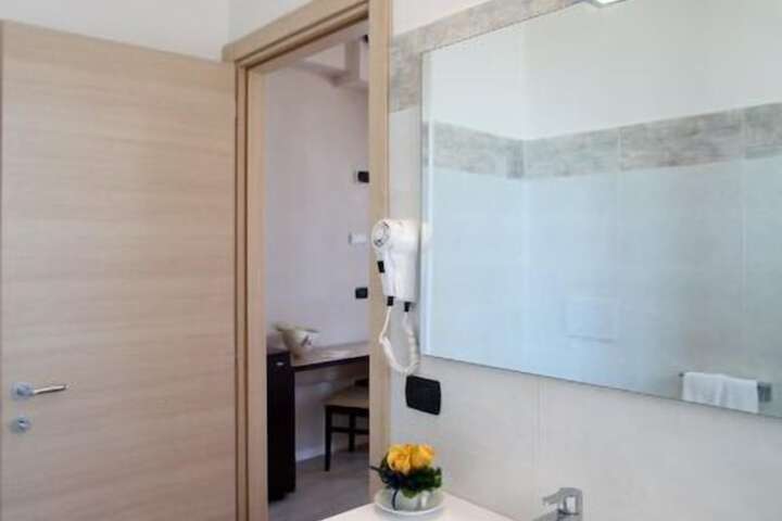 Room 16 of 29
