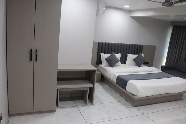 Room 17 of 25