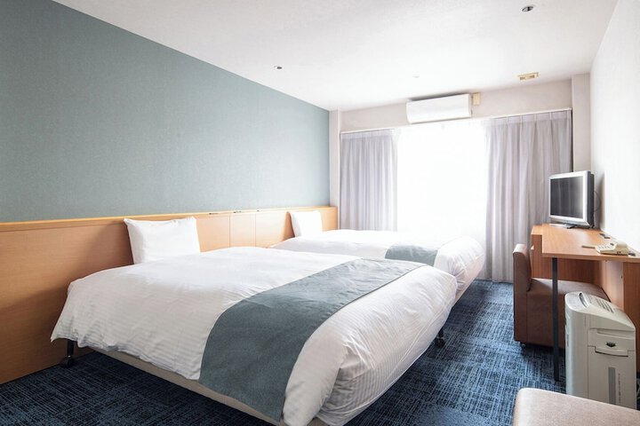 Room 10 of 42