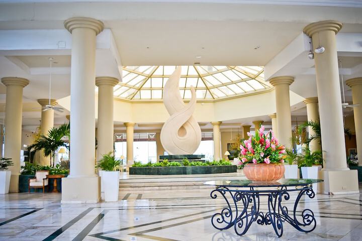 Entrance & Lobby