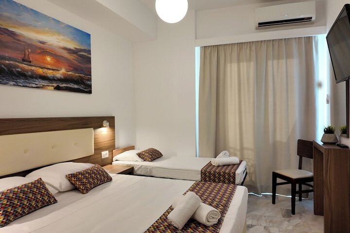 Room 5 of 33