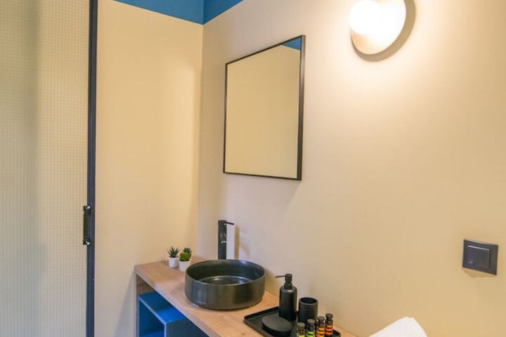 Room 52 of 77
