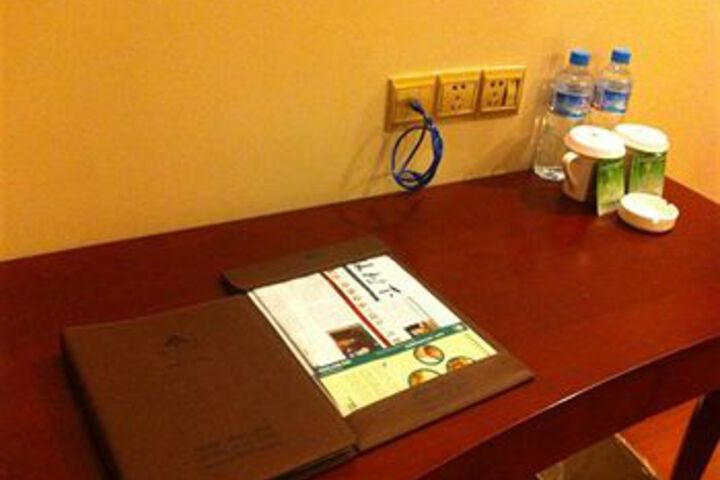 Room 13 of 27