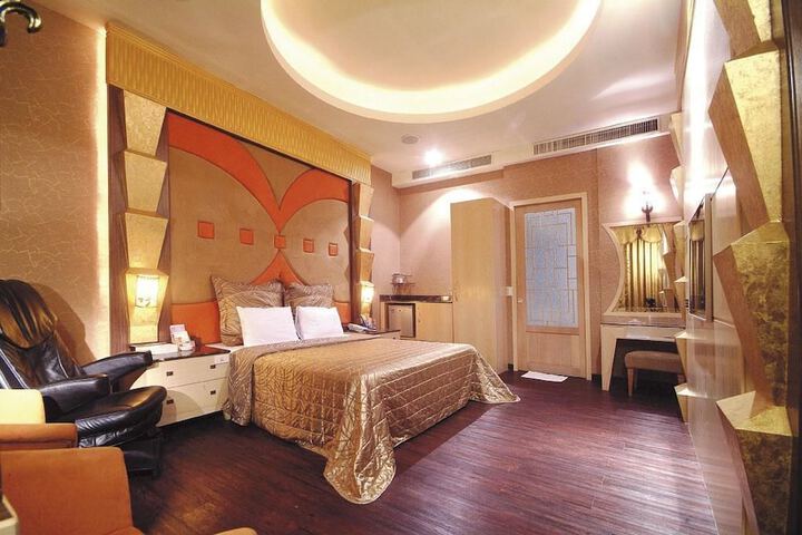 Room 7 of 54