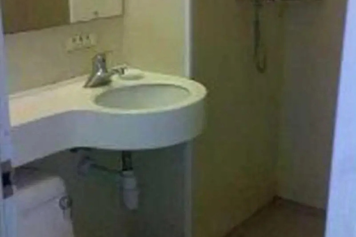 Room 6 of 7