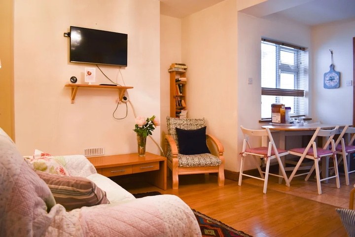 Central 3 Bedroom Townhouse Near Oconnell Street