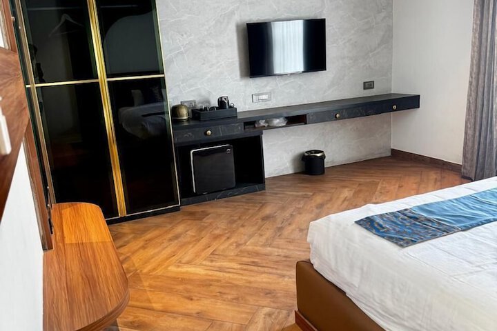 Room 3 of 30