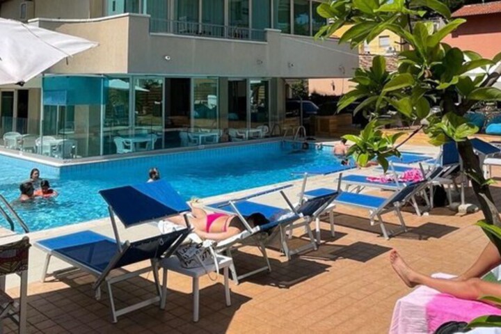Pool 9 of 22