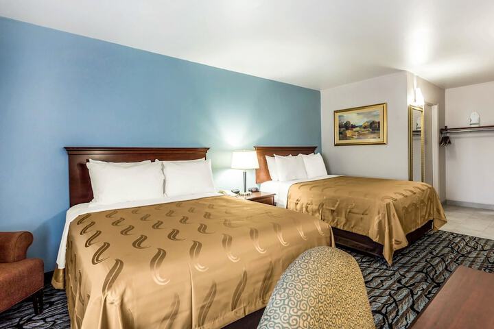 2 Queen Beds (4 of 9)