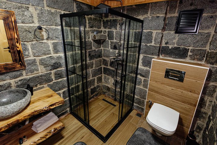 Room 4 of 9