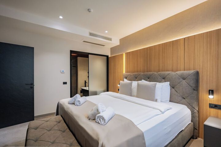 Room 62 of 80