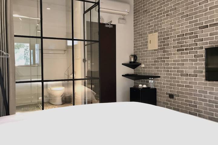 Room 47 of 100