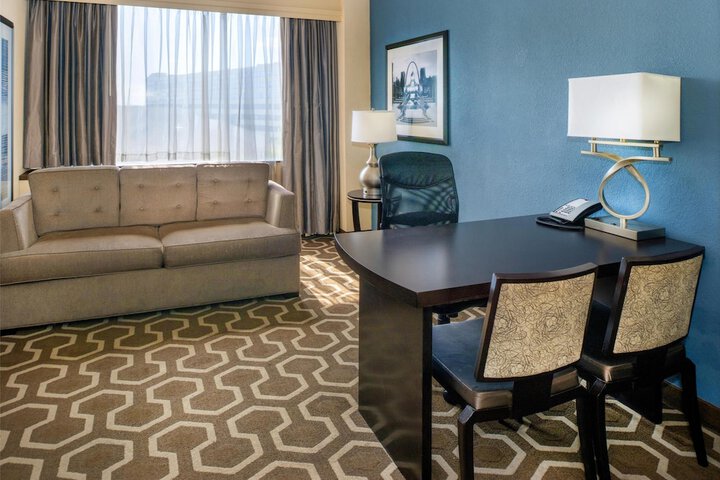 Room 33 of 82