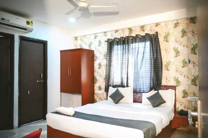 Room 4 of 20