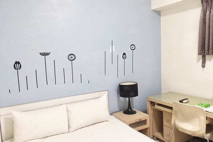 Room 8 of 9