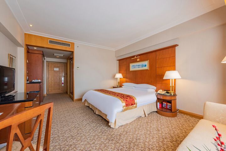 Room 9 of 90