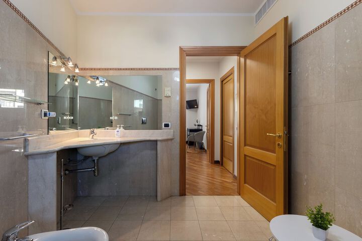 Room 26 of 32