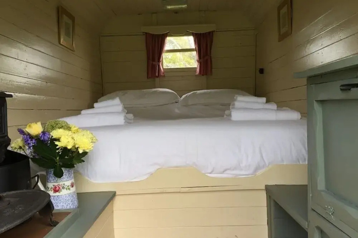 Room 2 of 24